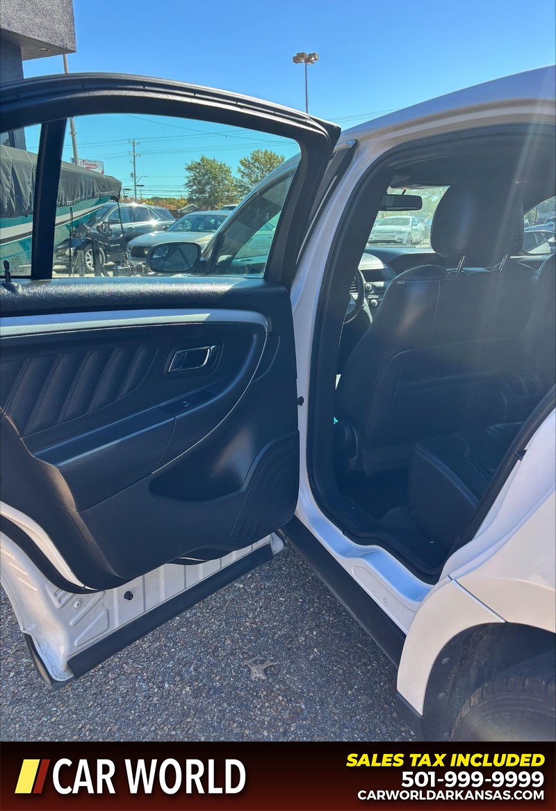 Ford Taurus Vehicle Full-screen Gallery Image 12