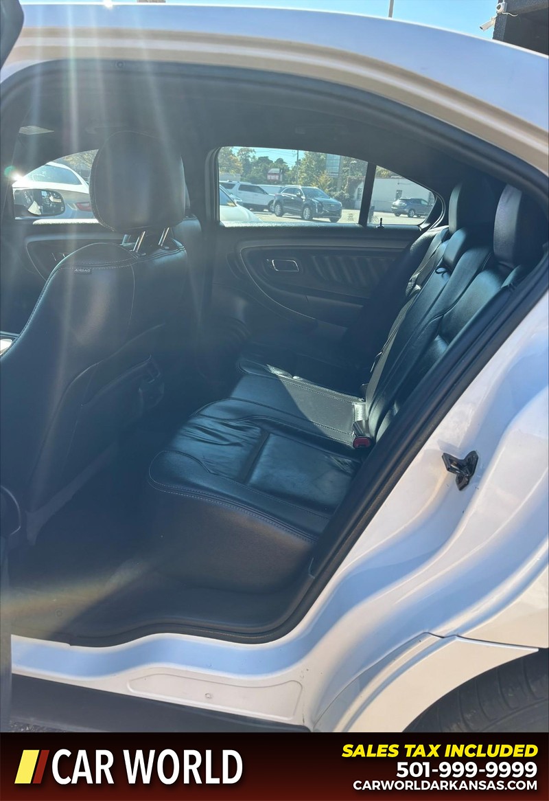 Ford Taurus Vehicle Full-screen Gallery Image 13