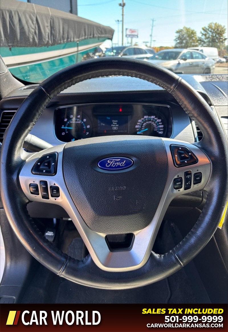 Ford Taurus Vehicle Full-screen Gallery Image 17