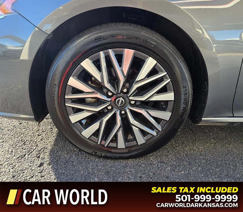 Nissan Altima Vehicle Full-screen Gallery Image 6