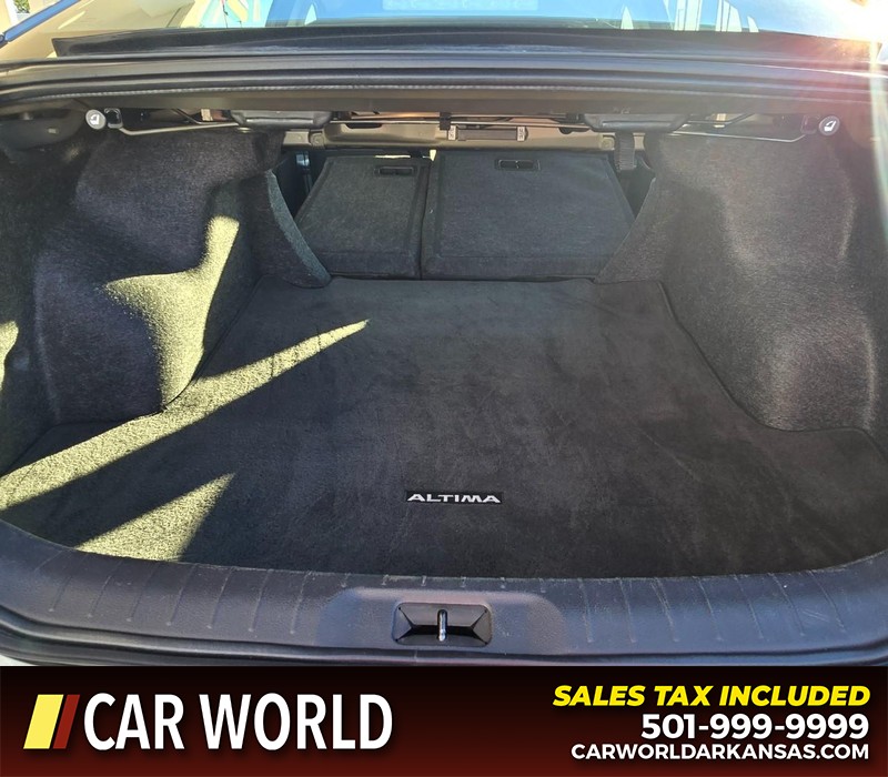 Nissan Altima Vehicle Full-screen Gallery Image 14