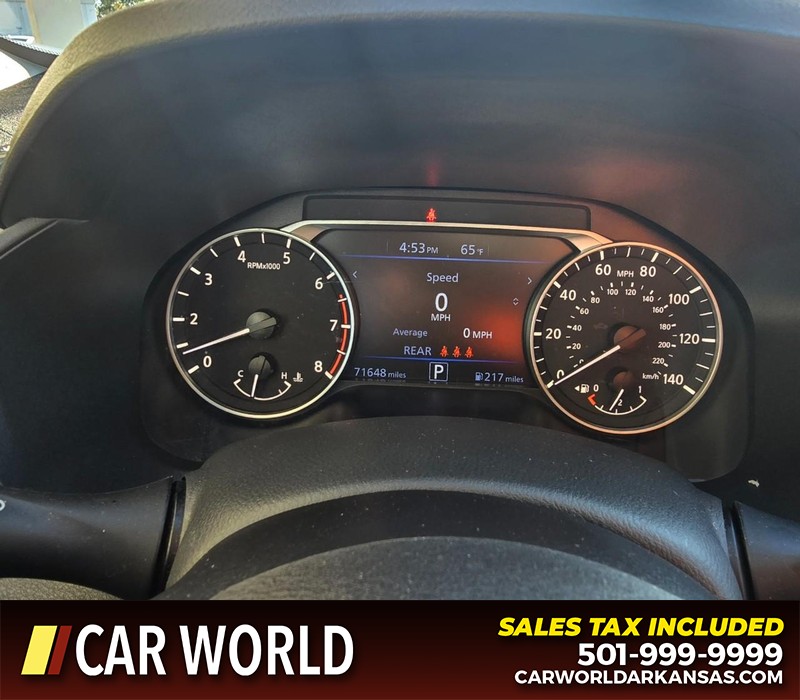 Nissan Altima Vehicle Full-screen Gallery Image 17