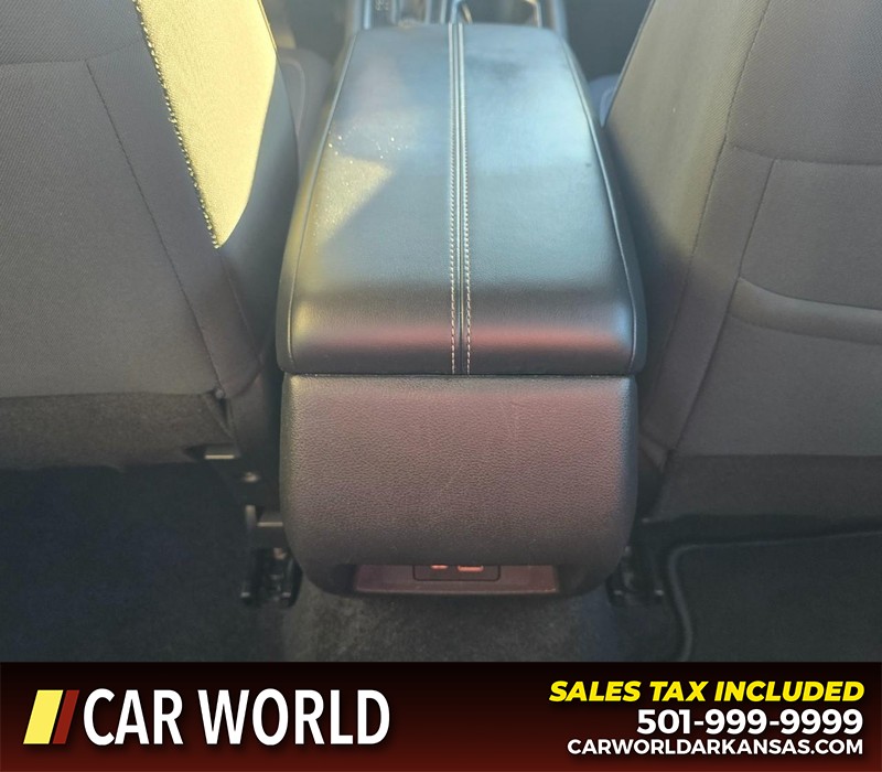 Nissan Altima Vehicle Full-screen Gallery Image 19