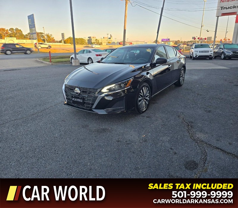 Nissan Altima Vehicle Full-screen Gallery Image 3