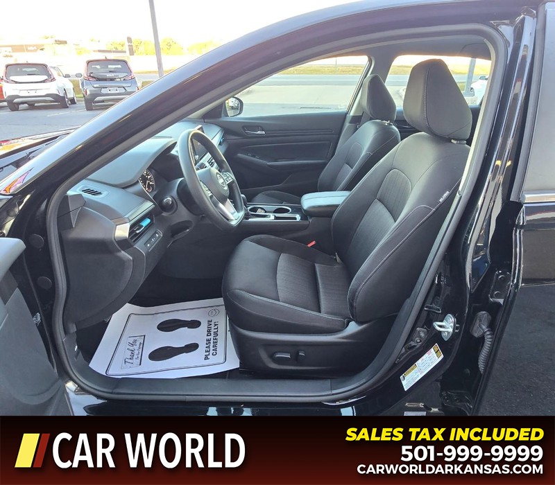 Nissan Altima Vehicle Full-screen Gallery Image 8