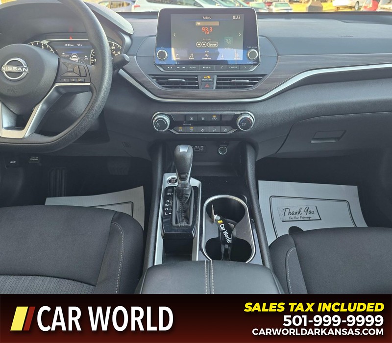 Nissan Altima Vehicle Full-screen Gallery Image 18