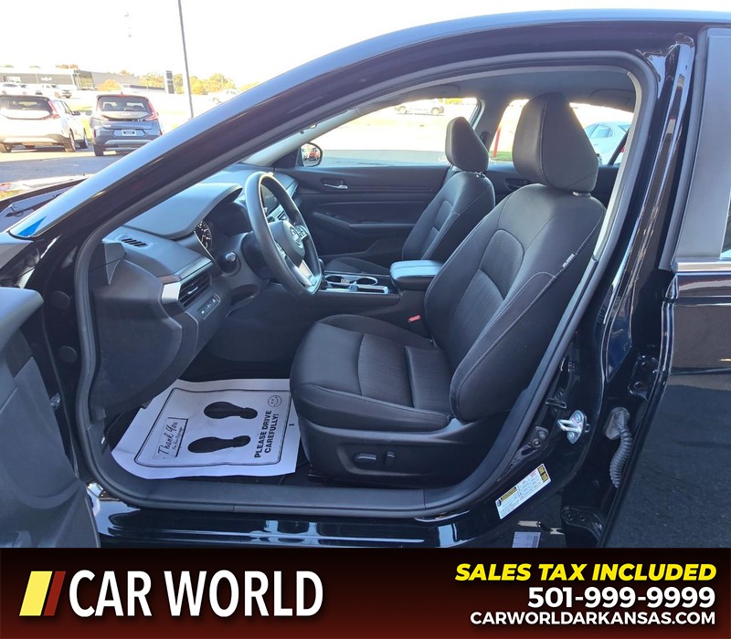 Nissan Altima Vehicle Full-screen Gallery Image 8