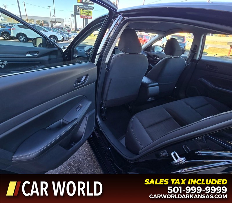 Nissan Altima Vehicle Full-screen Gallery Image 9