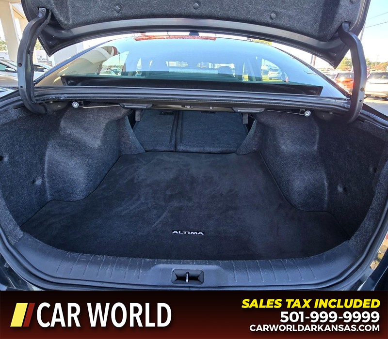 Nissan Altima Vehicle Full-screen Gallery Image 14
