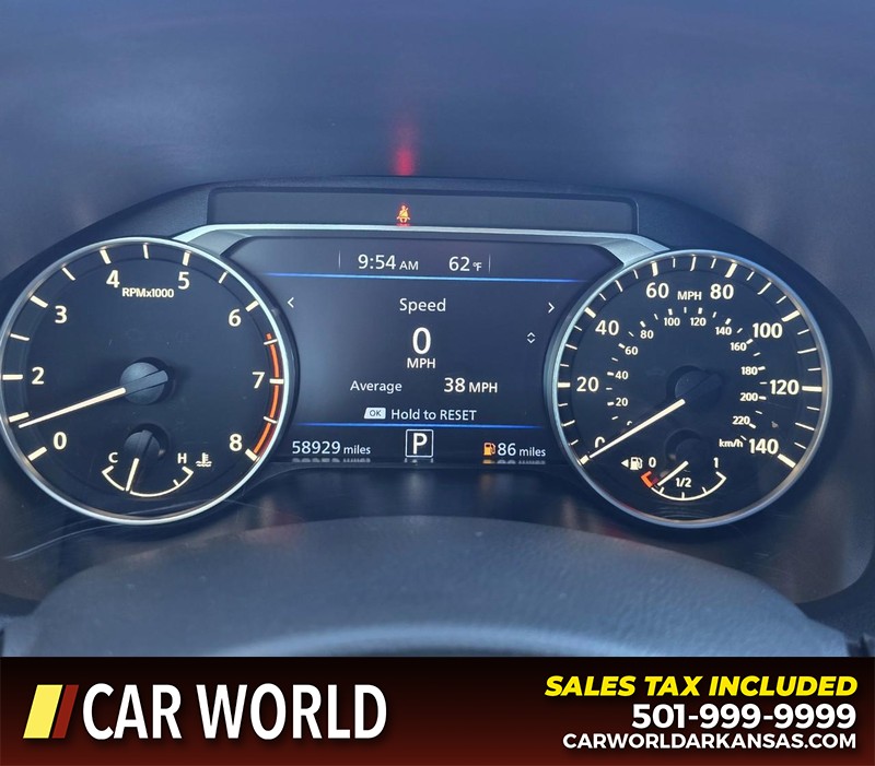 Nissan Altima Vehicle Full-screen Gallery Image 17