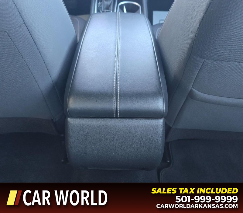 Nissan Altima Vehicle Full-screen Gallery Image 19