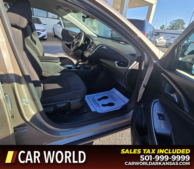 Chevrolet Malibu Vehicle Full-screen Gallery Image 11