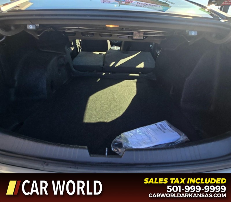 Chevrolet Malibu Vehicle Full-screen Gallery Image 14