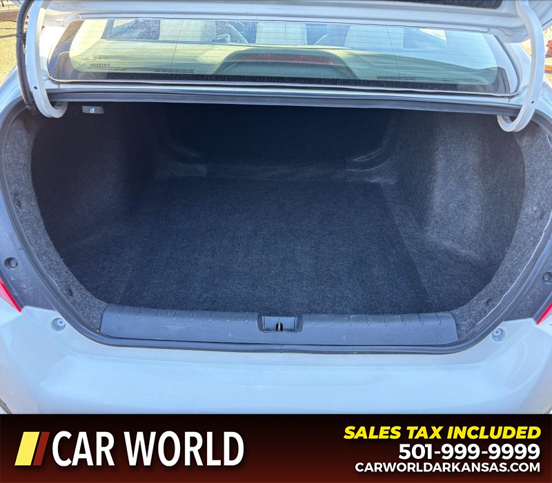 Honda Civic Sedan Vehicle Full-screen Gallery Image 6