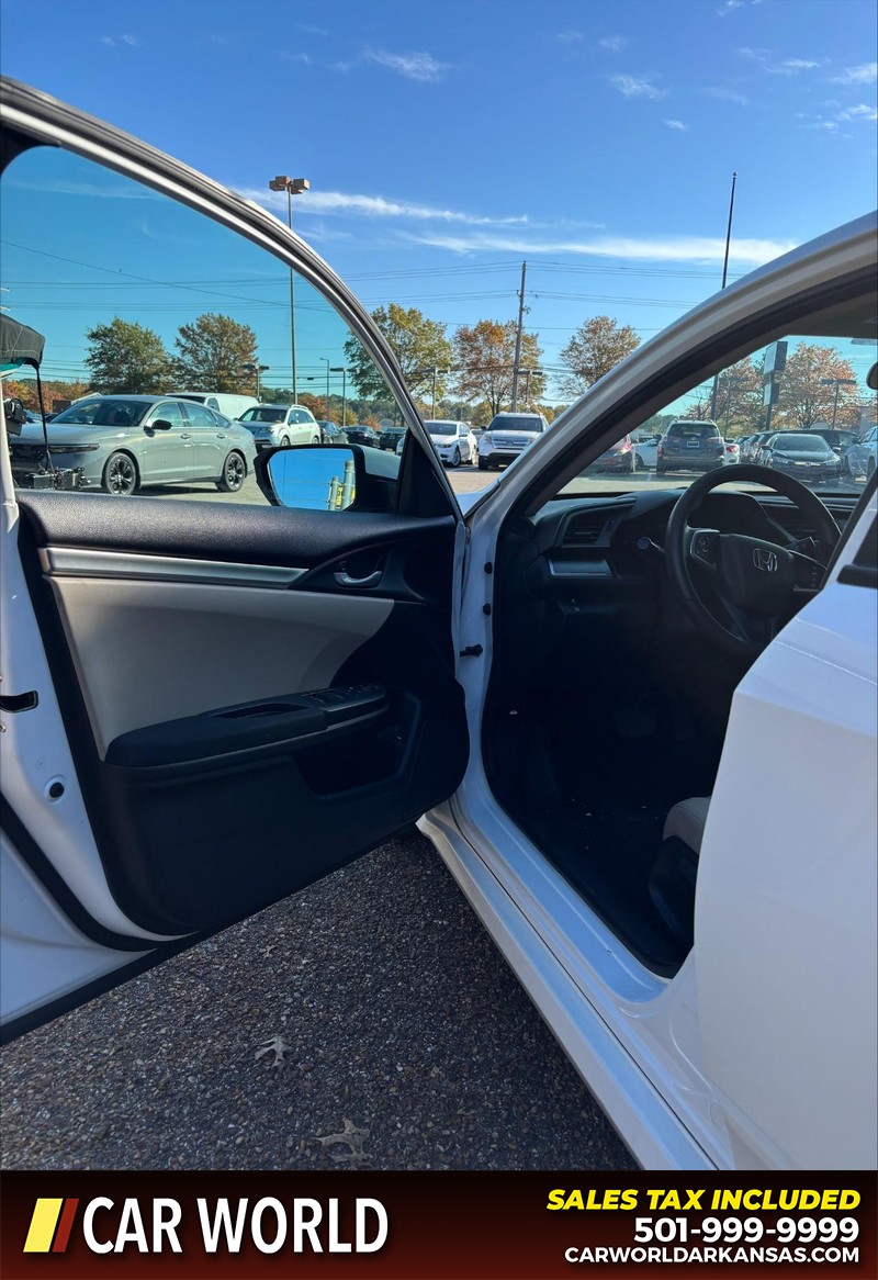 Honda Civic Sedan Vehicle Full-screen Gallery Image 12