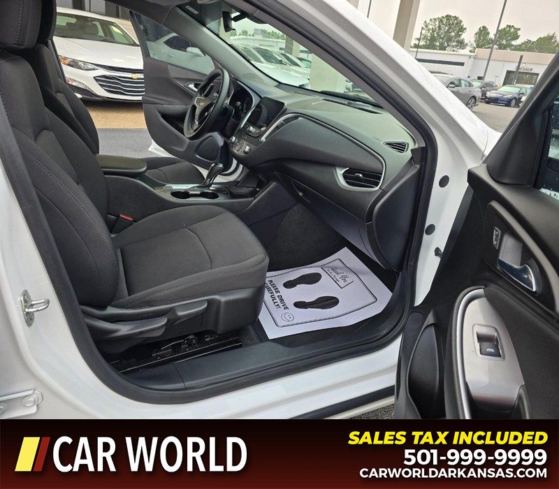 Chevrolet Malibu Vehicle Full-screen Gallery Image 11