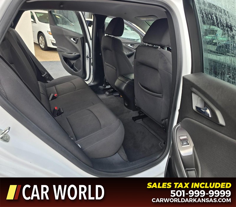 Chevrolet Malibu Vehicle Full-screen Gallery Image 12