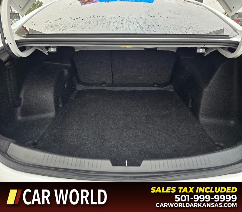 Chevrolet Malibu Vehicle Full-screen Gallery Image 13