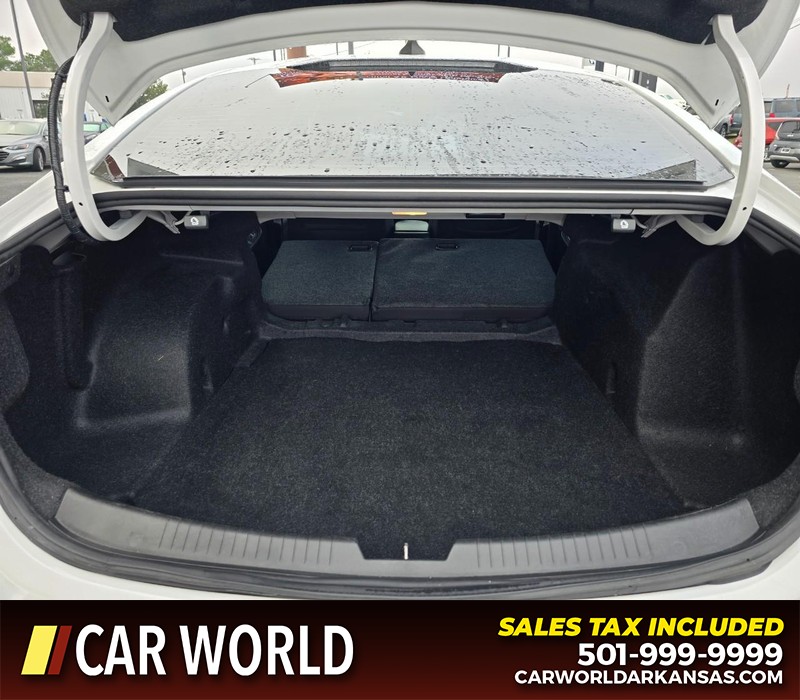 Chevrolet Malibu Vehicle Full-screen Gallery Image 14