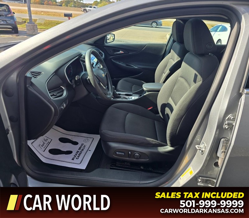 Chevrolet Malibu Vehicle Full-screen Gallery Image 8