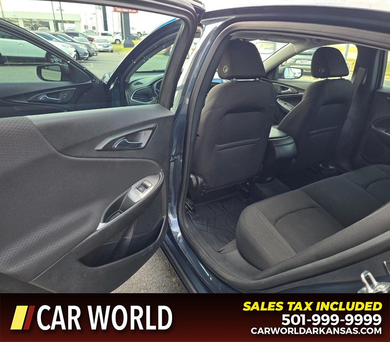 Chevrolet Malibu Vehicle Full-screen Gallery Image 9