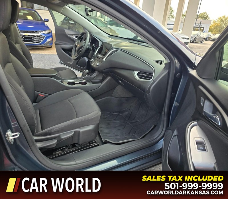 Chevrolet Malibu Vehicle Full-screen Gallery Image 11