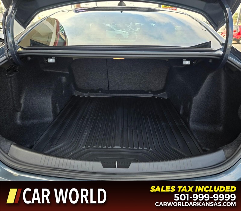 Chevrolet Malibu Vehicle Full-screen Gallery Image 13