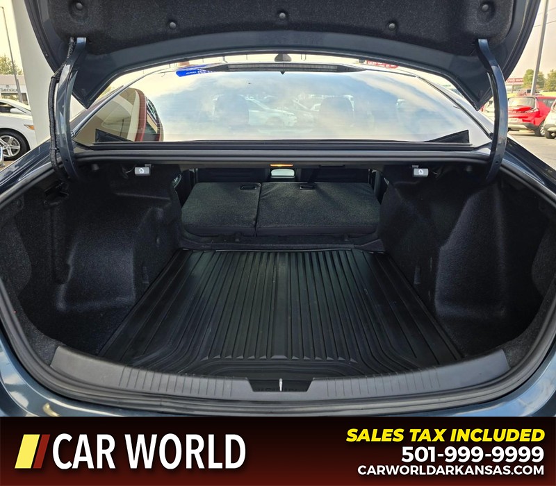 Chevrolet Malibu Vehicle Full-screen Gallery Image 14