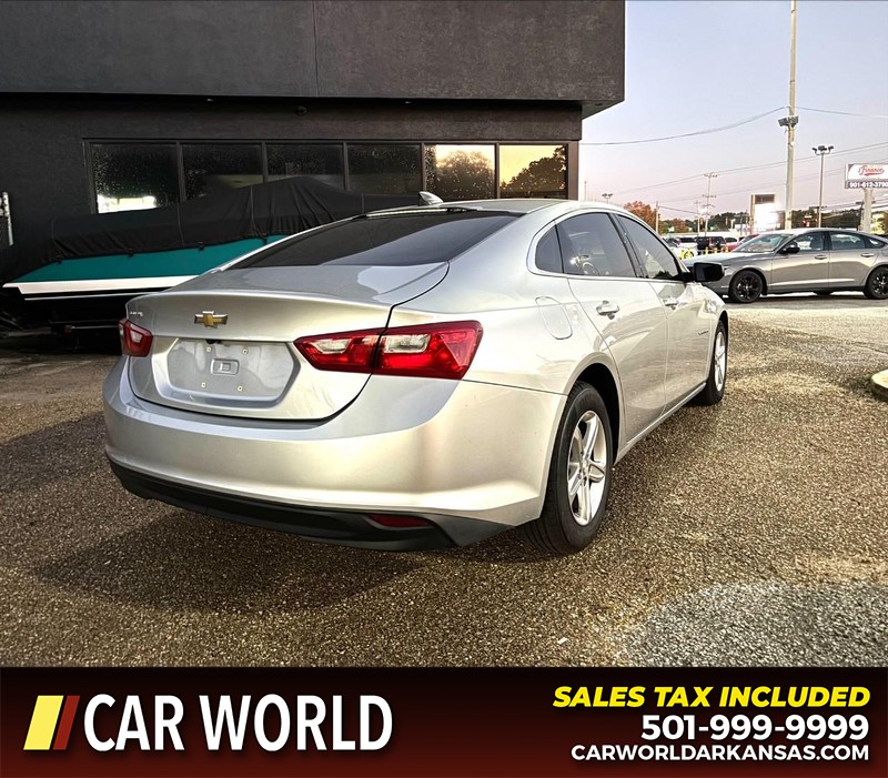 Chevrolet Malibu Vehicle Full-screen Gallery Image 3