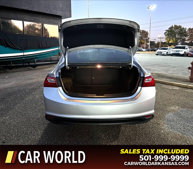 Chevrolet Malibu Vehicle Full-screen Gallery Image 5