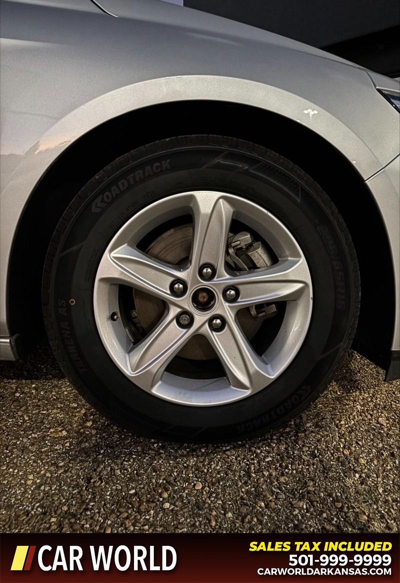 Chevrolet Malibu Vehicle Full-screen Gallery Image 11