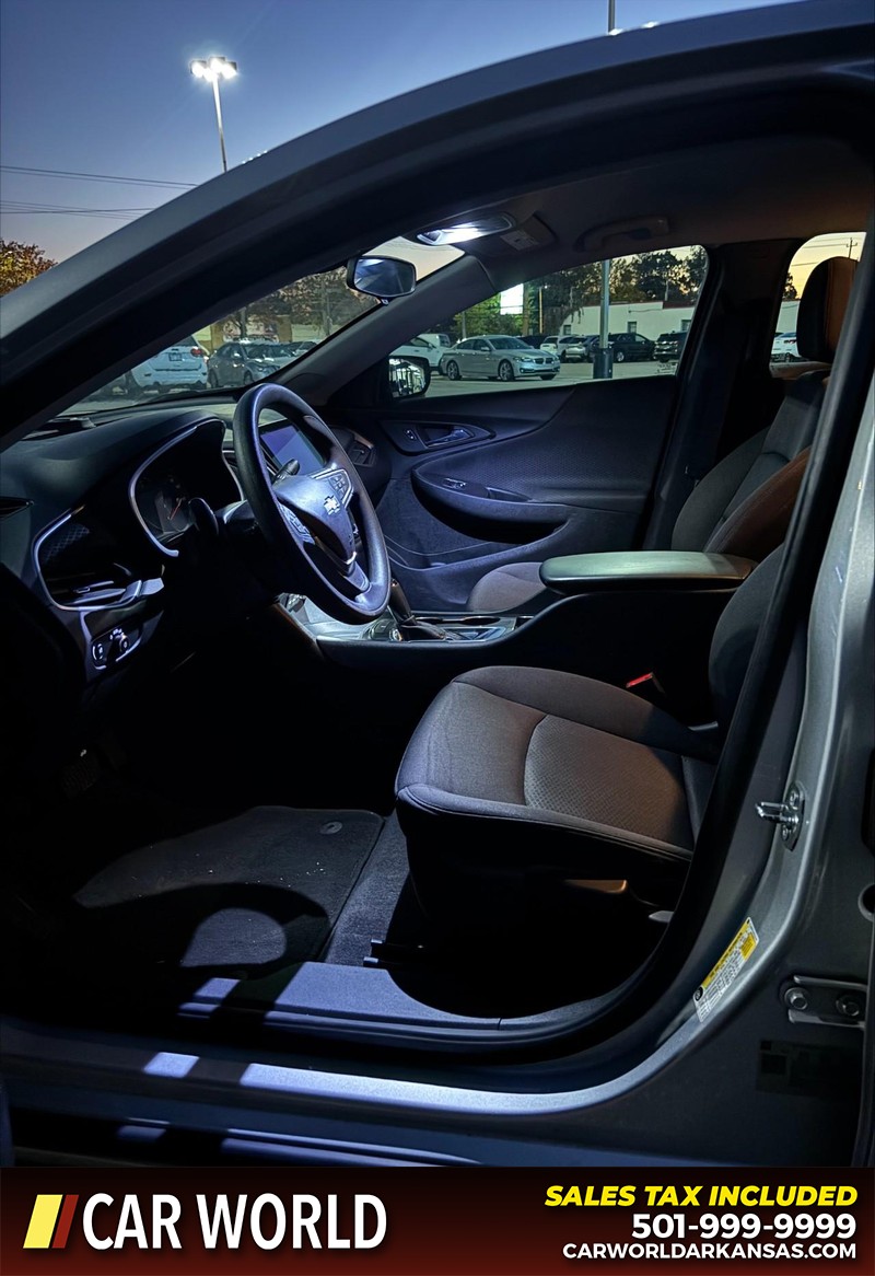 Chevrolet Malibu Vehicle Full-screen Gallery Image 13