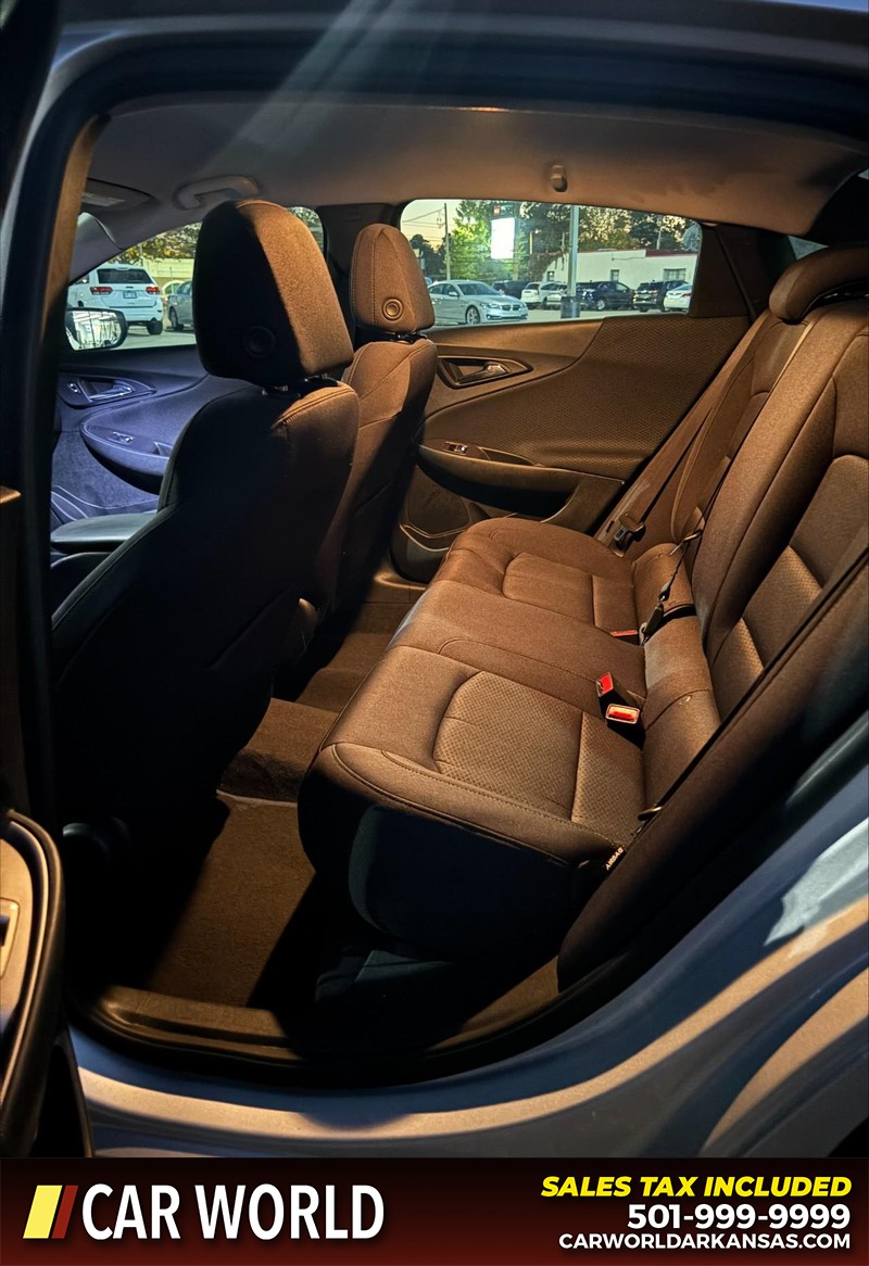 Chevrolet Malibu Vehicle Full-screen Gallery Image 15