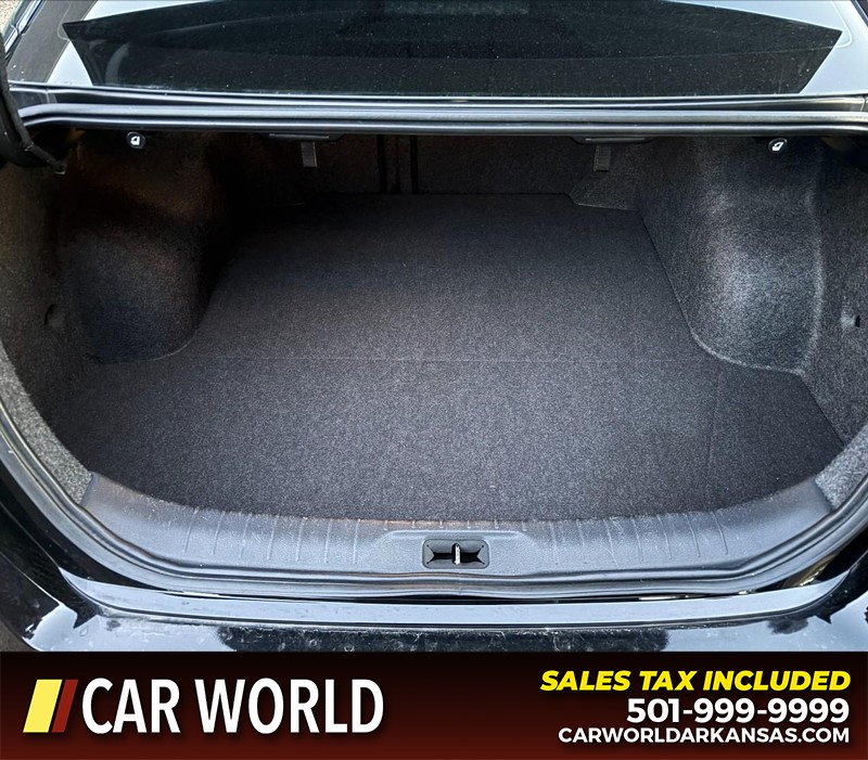 Nissan Altima Vehicle Full-screen Gallery Image 6