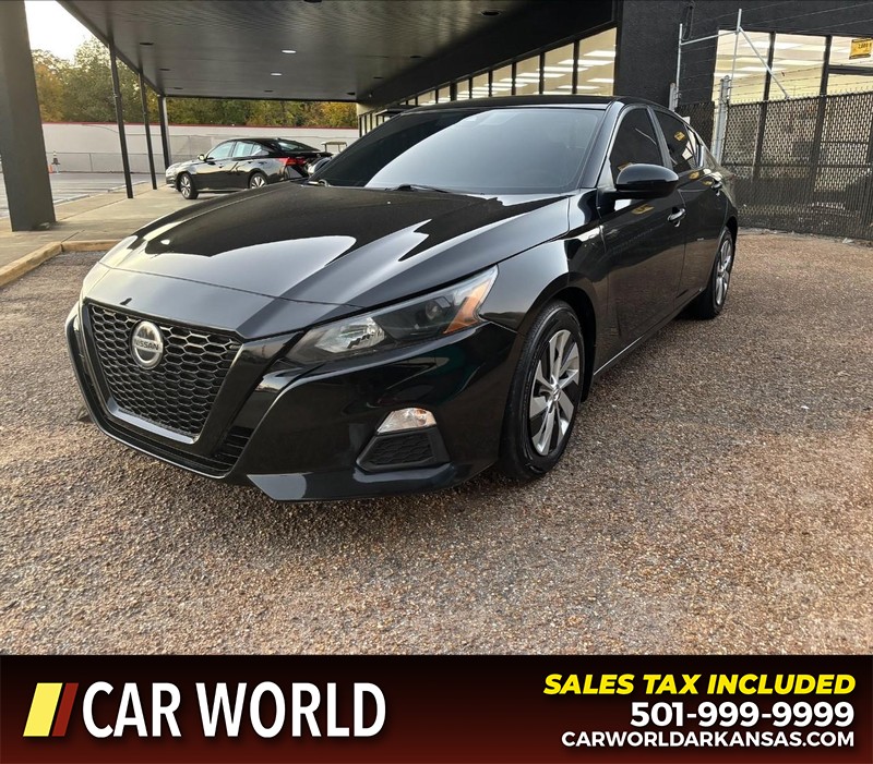 Nissan Altima Vehicle Full-screen Gallery Image 9