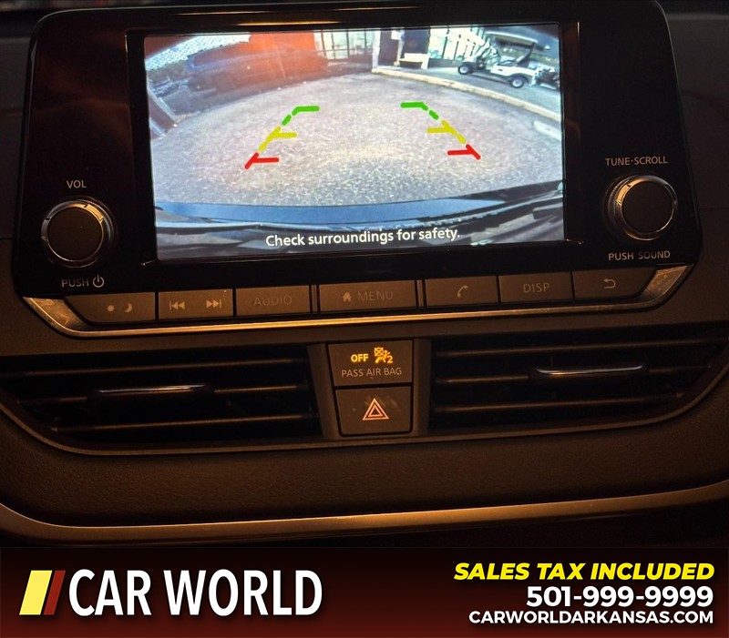 Nissan Altima Vehicle Full-screen Gallery Image 18