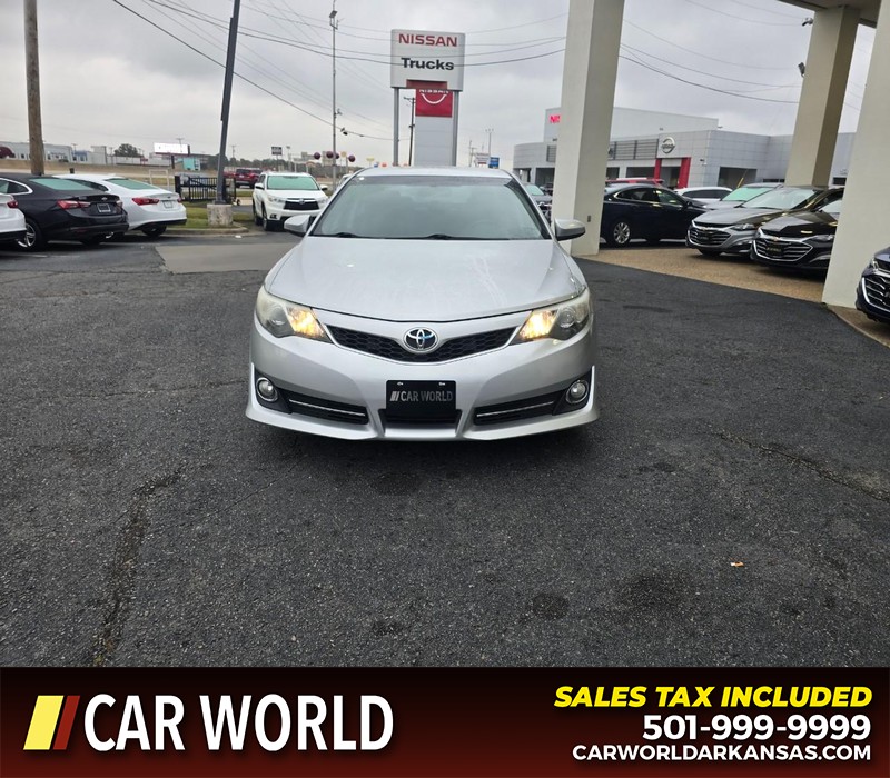 Toyota Camry Vehicle Full-screen Gallery Image 2