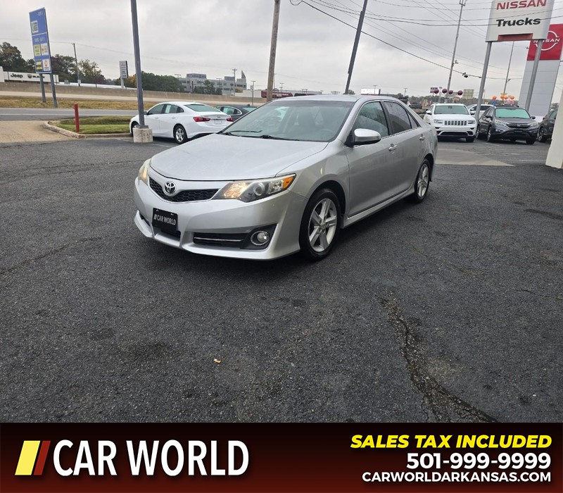 Toyota Camry Vehicle Full-screen Gallery Image 3