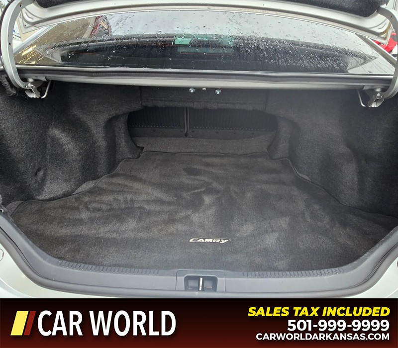 Toyota Camry Vehicle Full-screen Gallery Image 13