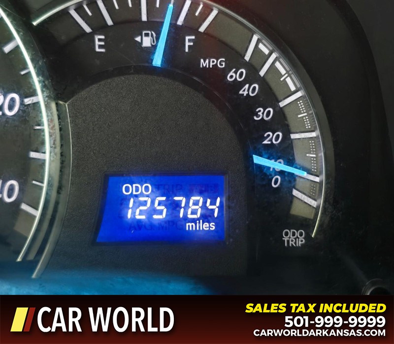 Toyota Camry Vehicle Full-screen Gallery Image 16