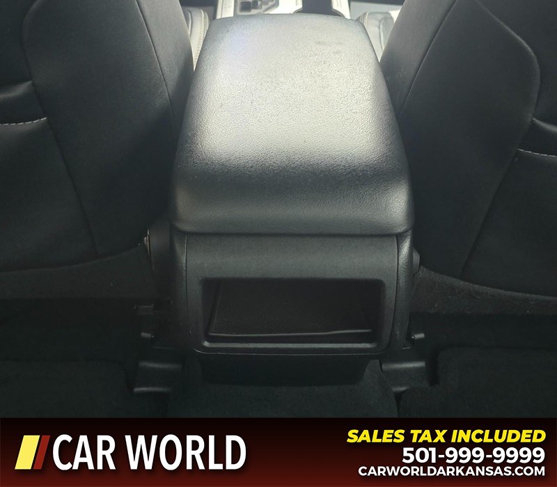 Toyota Camry Vehicle Full-screen Gallery Image 19