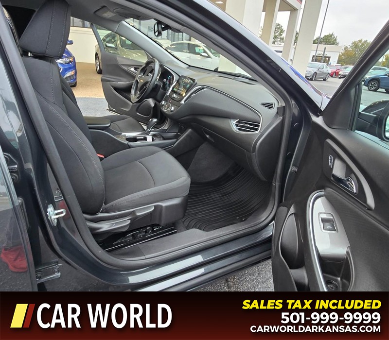 Chevrolet Malibu Vehicle Full-screen Gallery Image 11