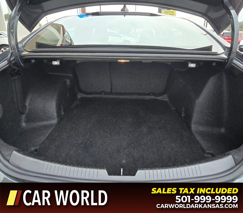 Chevrolet Malibu Vehicle Full-screen Gallery Image 13