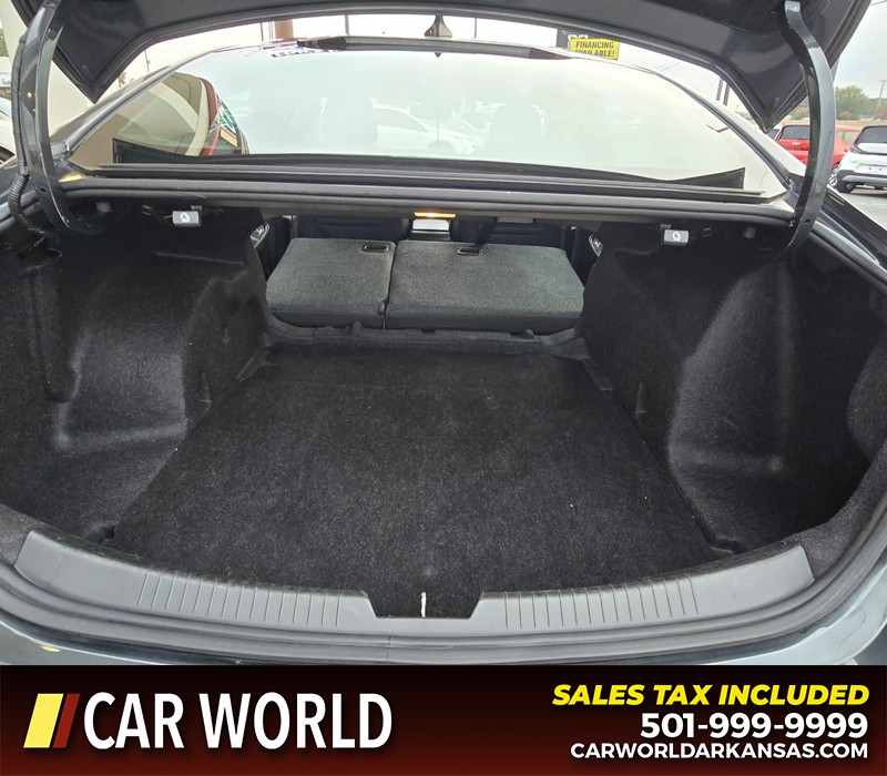 Chevrolet Malibu Vehicle Full-screen Gallery Image 14