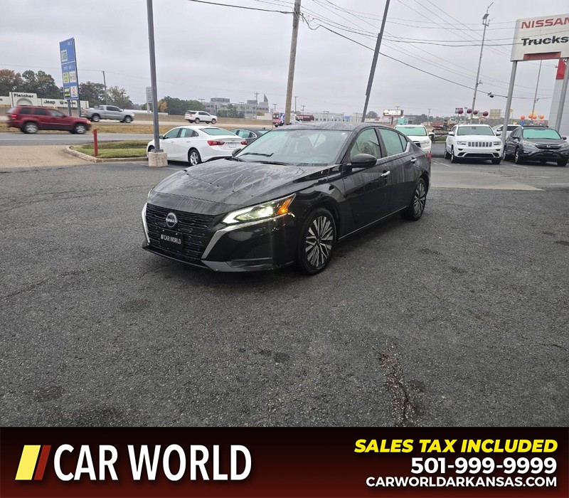 Nissan Altima Vehicle Full-screen Gallery Image 3