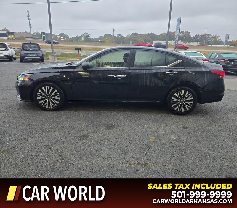 Nissan Altima Vehicle Full-screen Gallery Image 4