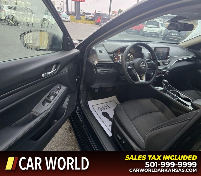 Nissan Altima Vehicle Full-screen Gallery Image 7