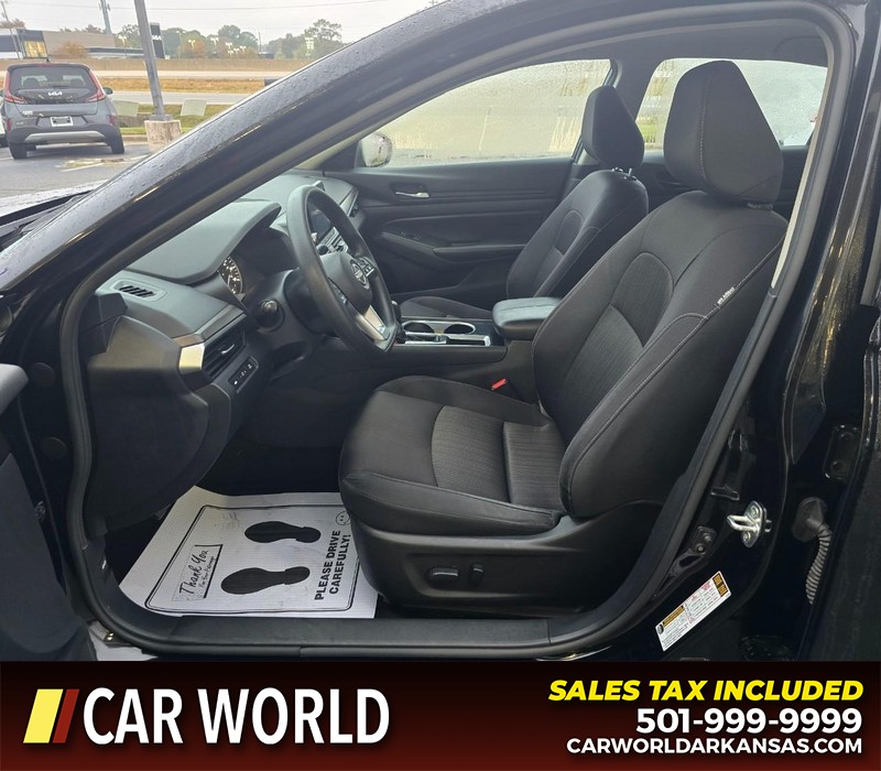 Nissan Altima Vehicle Full-screen Gallery Image 8