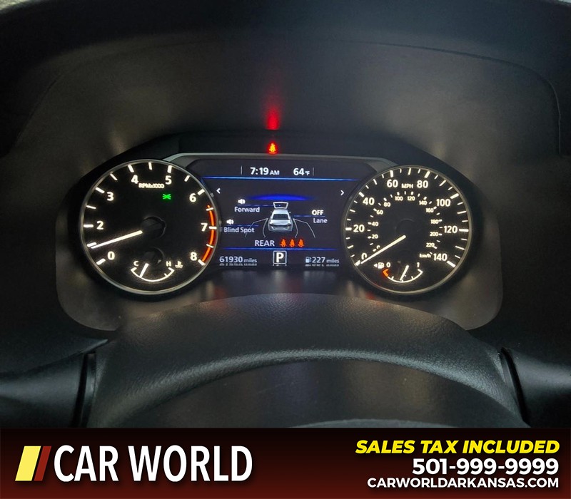 Nissan Altima Vehicle Full-screen Gallery Image 17