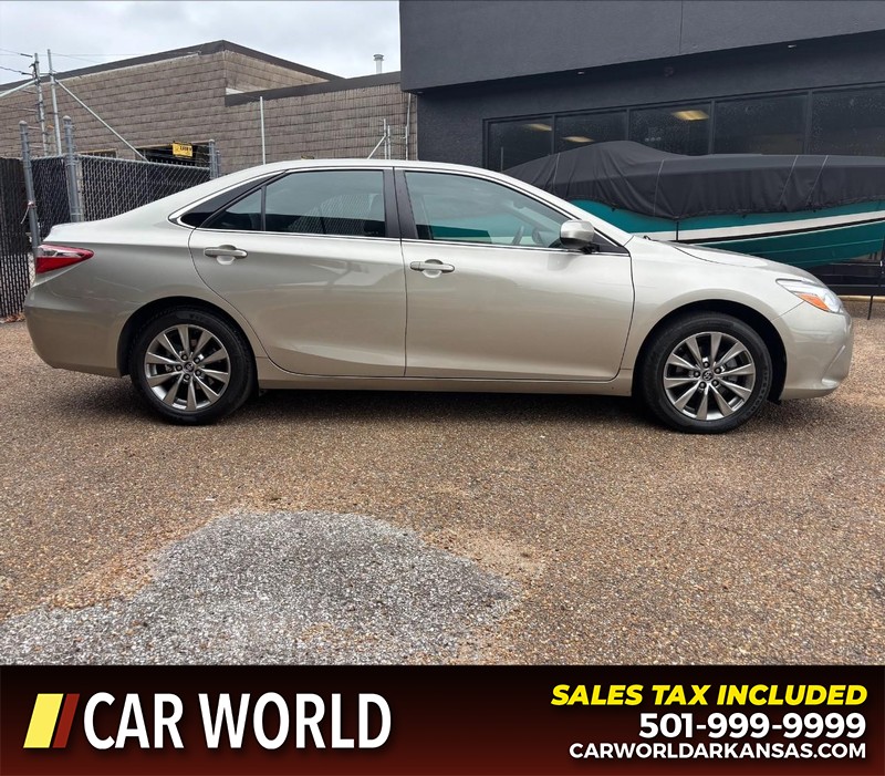 Toyota Camry Vehicle Full-screen Gallery Image 2